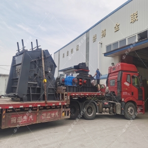 1000*700液壓對輥制砂機，1210反擊破發往四川